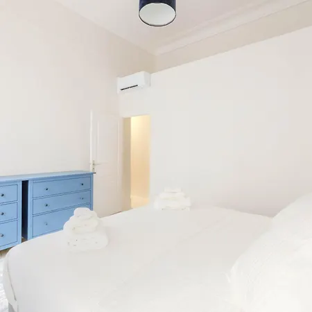 Caf Friedland Apartment Paris