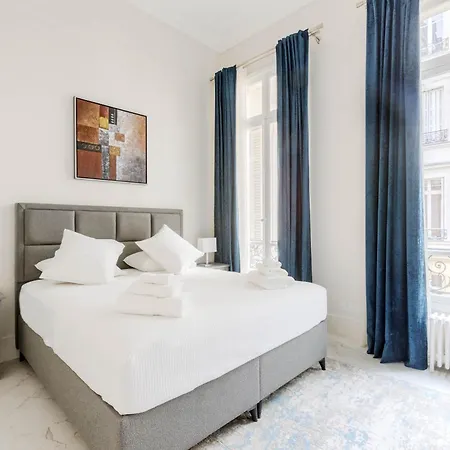 Apartment Caf Friedland Paris